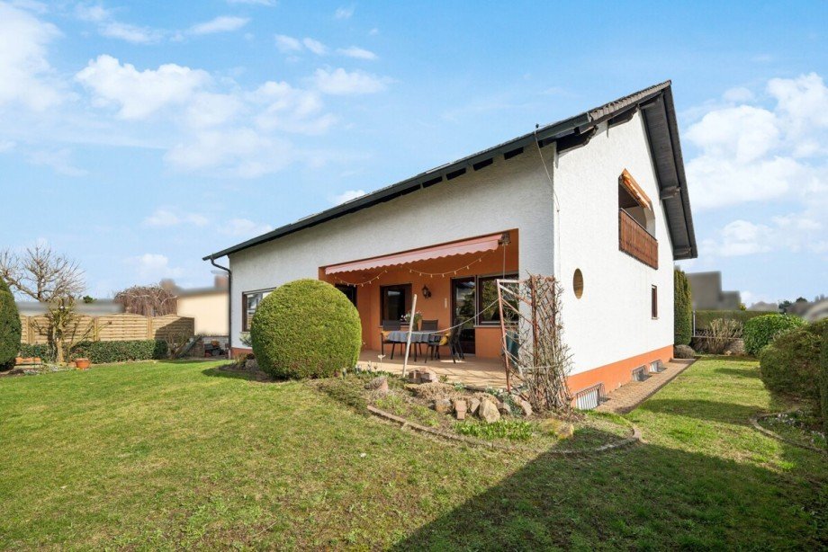 Au�enansicht aus dem Garten Haus Schaafheim