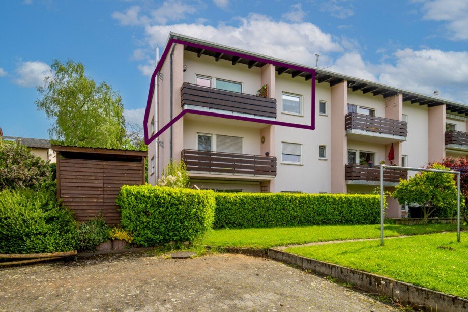 Haus vom Garten mit Umrandung der ETW Etagenwohnung Ober-Ramstadt / Rohrbach