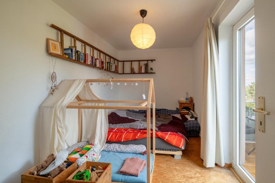 Schlafzimmer mit Balkonzugang Etagenwohnung Darmstadt