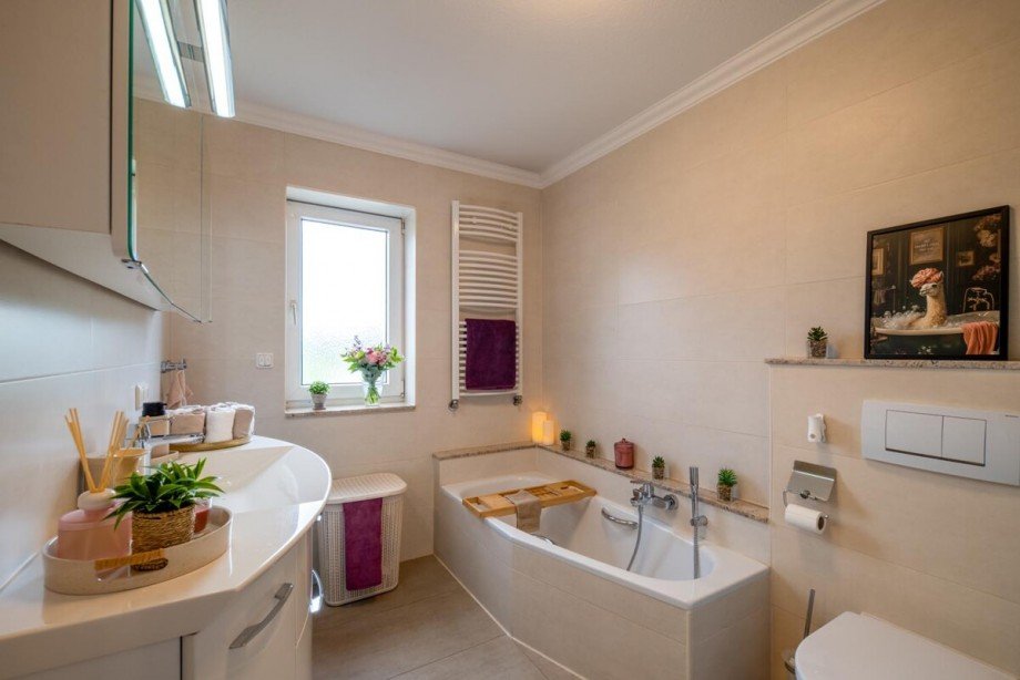Modernes Badezimmer mit Wanne und Dusche 1 Etagenwohnung Bad Vilbel / Gronau